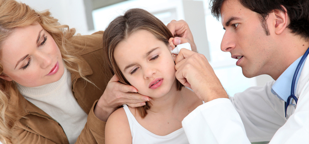 Ulja e dëgjimit, si të kurojmë sëmundjen që prek fëmijë dhe të moshuar