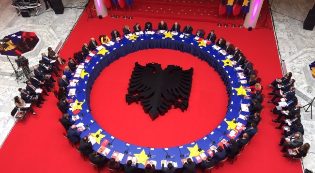Qeveria, çdo vit nga një mbledhje të përbashkët me qeverinë e Kosovës