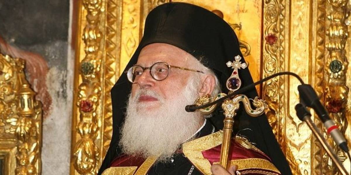 Archbishop Yannulatos obtains Albanian citizenship