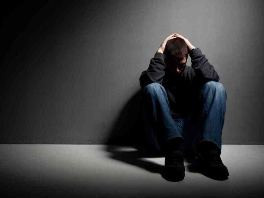 Depresioni, të rrezikuar për tu prekur adoleshentet, nënat e reja dhe 20-vjeçarët