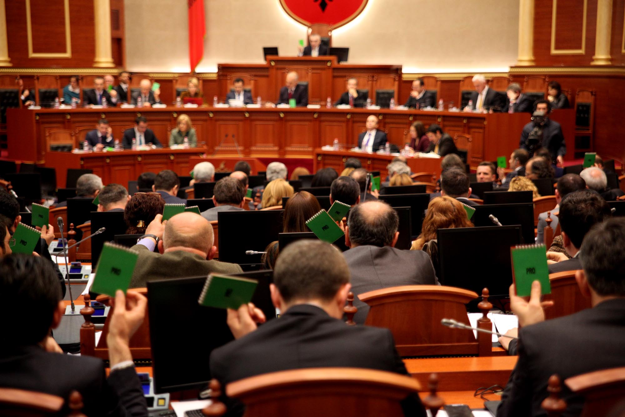 140 deputetët e Kuvendit të ri të Shqipërisë