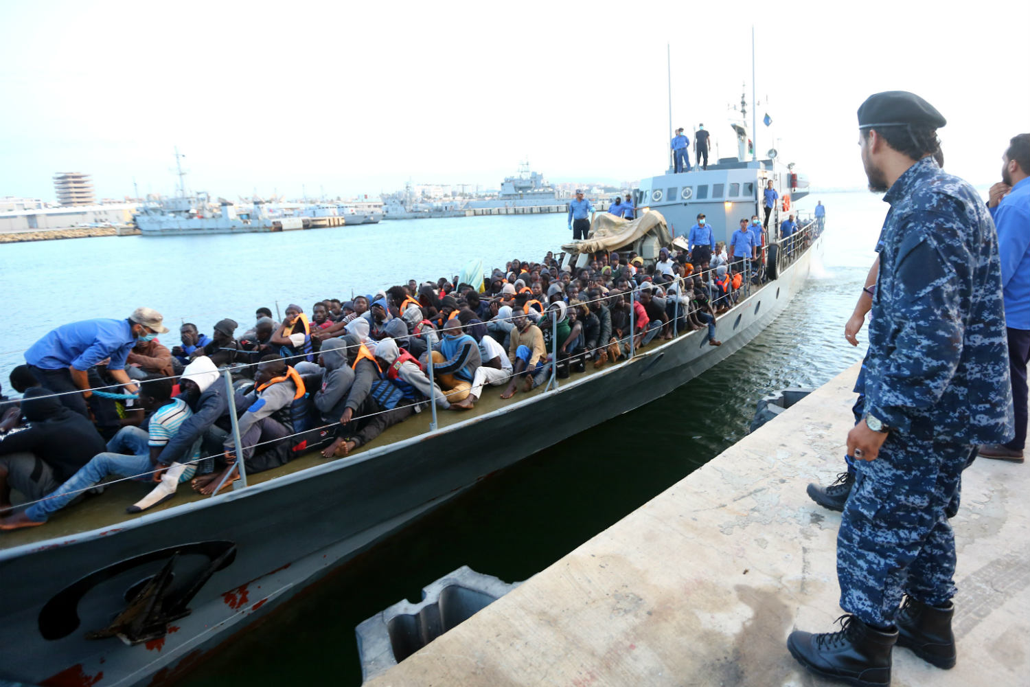 “Situatë e paqëndrueshme”, Italia kërcënon me mbyllje kufijsh për emigrantët