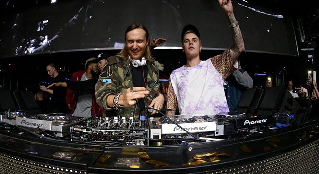 Justin Bieber dhe David Guetta publikojnë hitin më të madh, “2U”