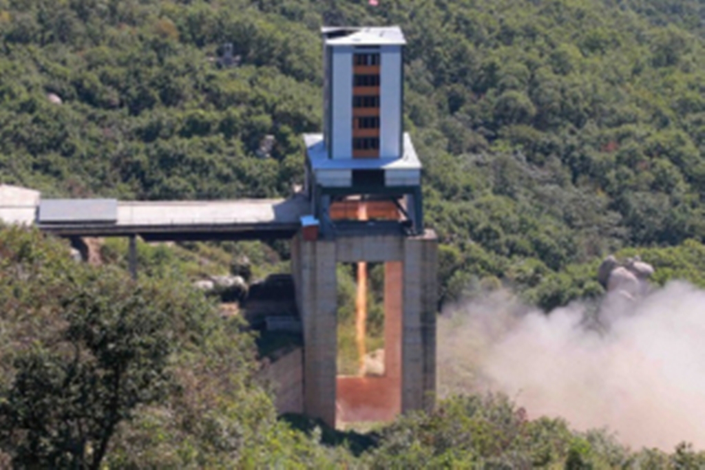 SHBA, Koreja e Veriut teston një motor të ri për raketat