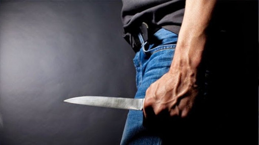 Tentoi të vrasë me thikë një 25 vjeçar, arrestohet i riu në Durrës