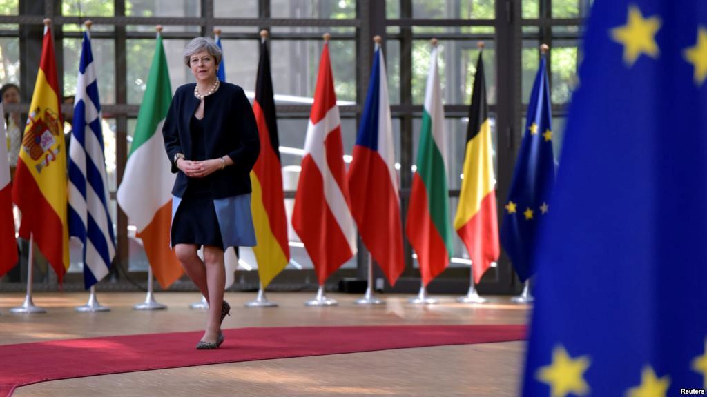 Britania e Madhe, May: Shtetasit e vendeve të BE-Së nuk do të dëbohen menjëherë
