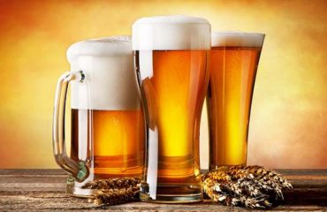 Përse rekomandohet të pihet birra në gotë dhe jo në shishe? Ja arsyet