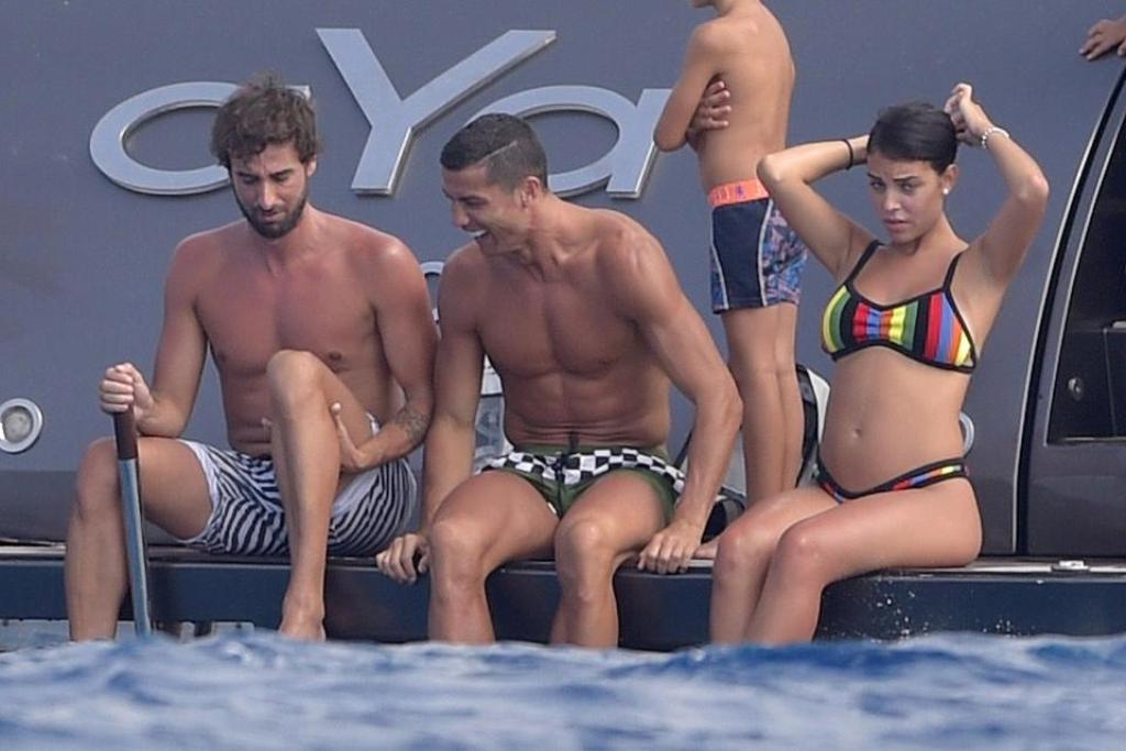 “Diell, plazh dhe një bark i fryrë”, nuk ka më dyshime për të dashurën e Ronaldos