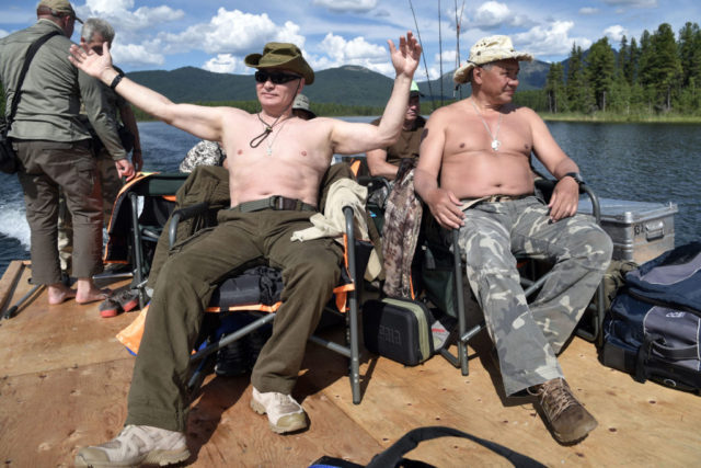 Putin në Siberi, për peshk dhe banjo dielli