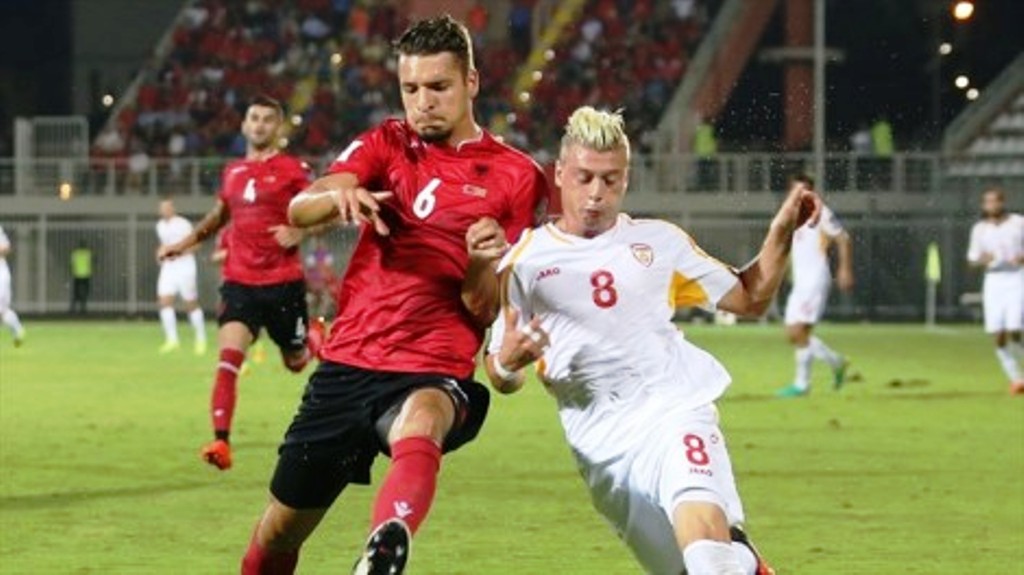 Botërori, Maqedonia me 4 shqiptarë kundër Shqipërisë