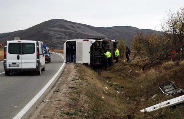 Aksident në Durrës, kamioni përplas autobusin