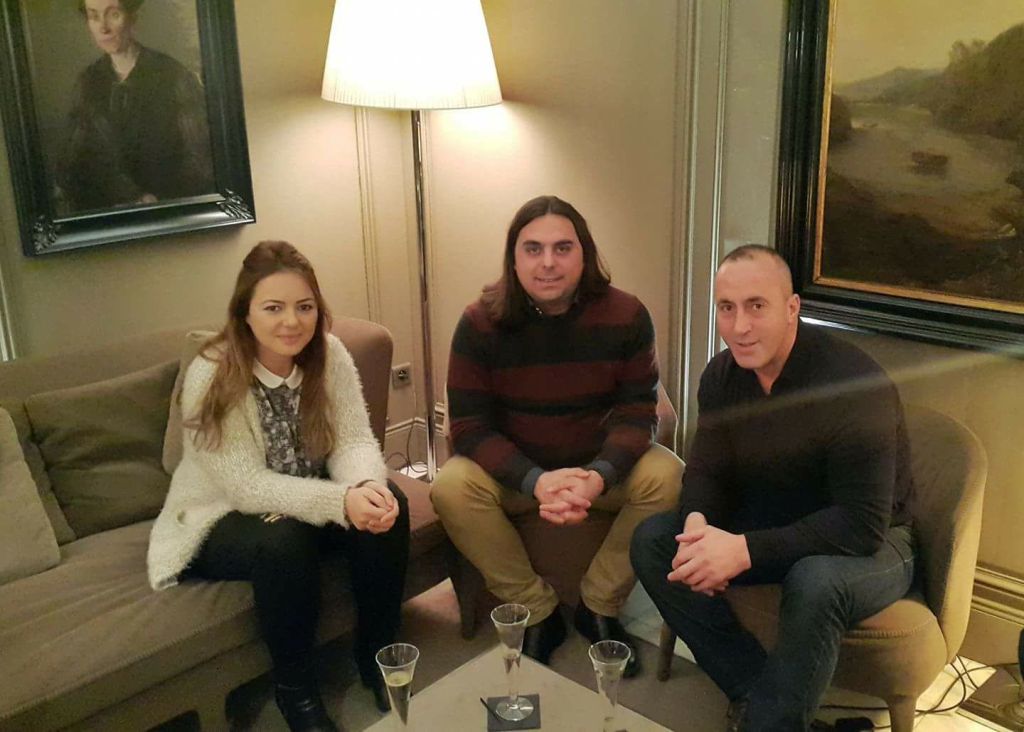 Joleza Koka shjpegon foton me Haradinajn e sulmon disa portale: S’jam martuar në Las Vegas!