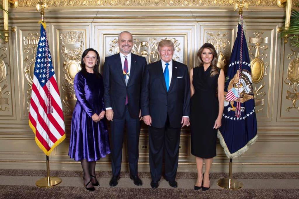 Pozon me Presidentin Donald Tramp, Edi Rama shkruan: PHOTO OF THE DAY