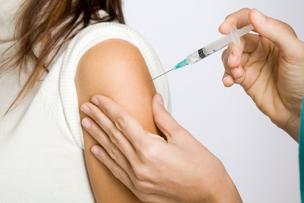 Sezoni i gripit, cilat janë kategoritë që duhet të vaksinohen