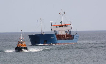 Lirohet anija shqiptare në Libi, rebelët "ranë dakort" për 35 mijë euro
