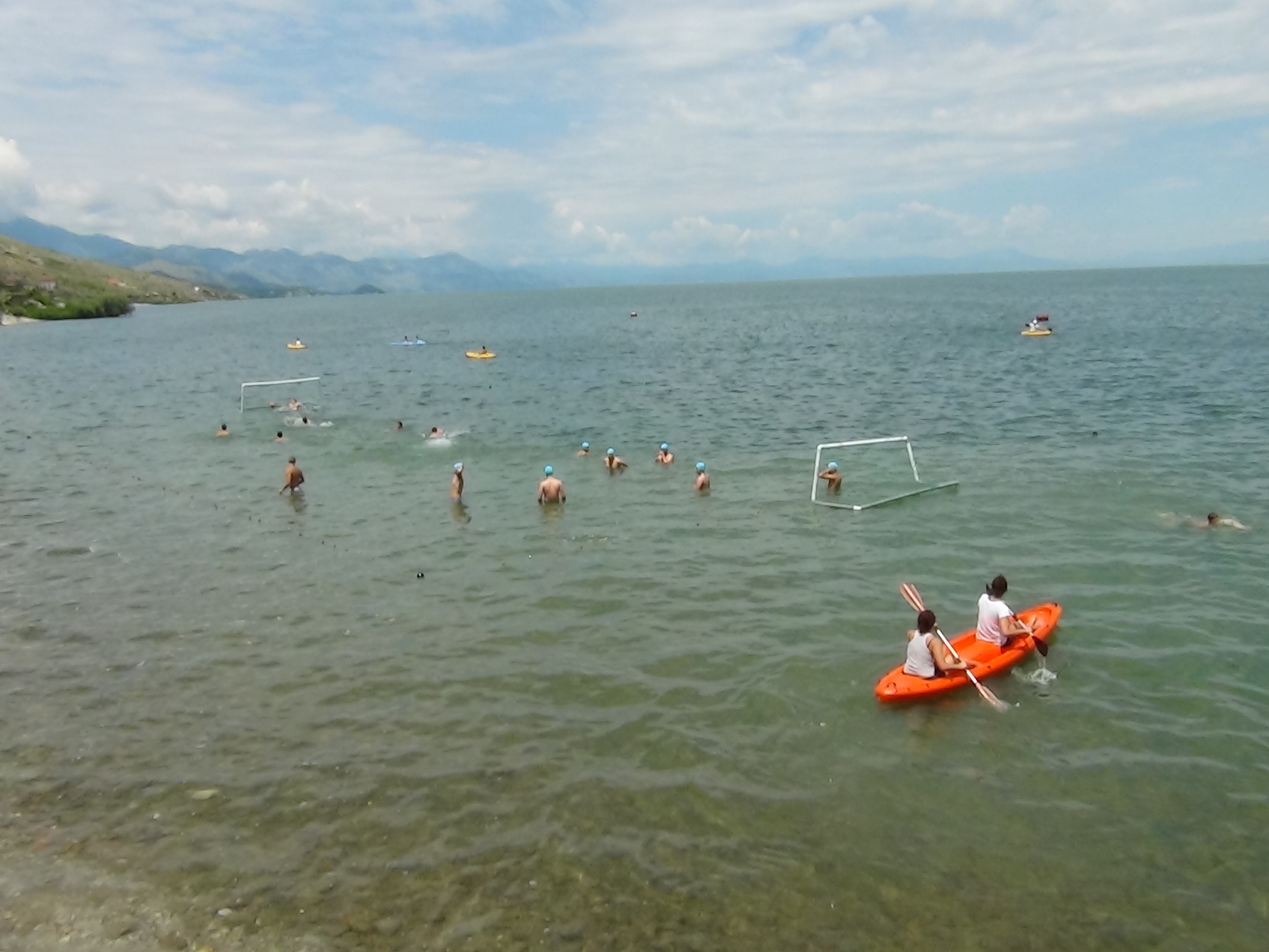 Kreu i Drejtorisë së Mjedisit në Lezhë konfirmon ndotjen në liqen: Vjen nga lëndë kimike