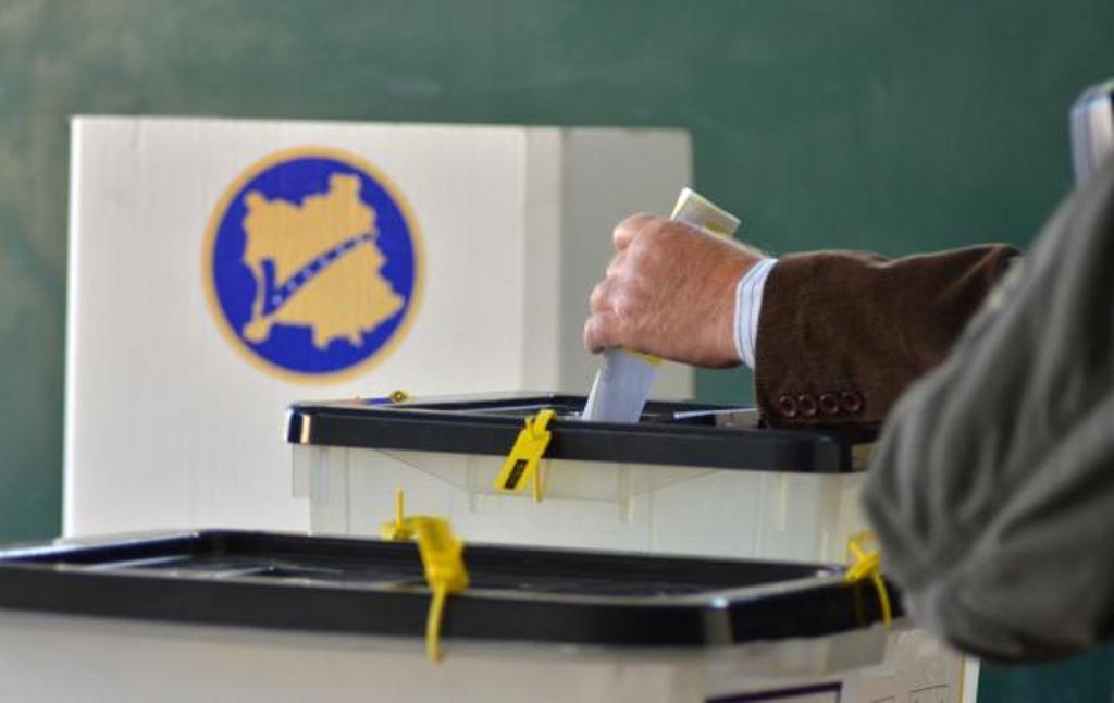 Mbyllen qendrat e votimit në Kosovë, votojnë vetëm 43,7% të zgjedhësve