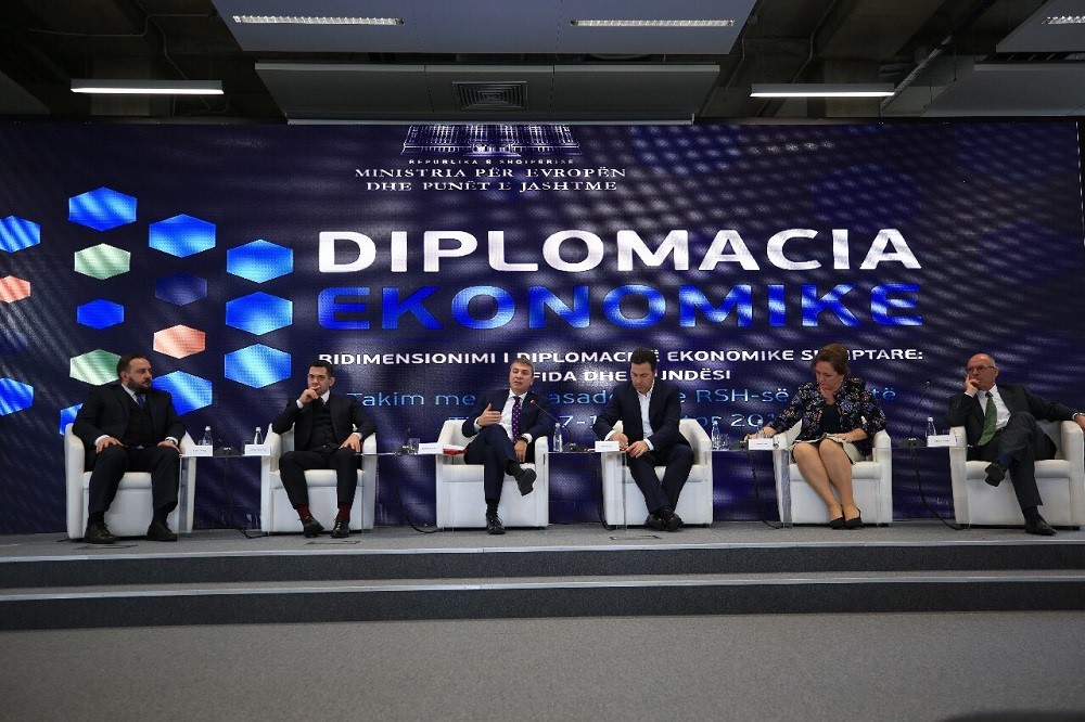 Ahmetaj: Të ridimensionohet diplomacia ekonomike, të thithen investime të huaja
