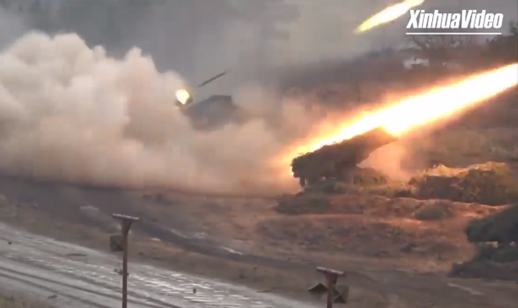 Rusia teston “katjushkat” moderne, demonstron fuqinë sulmuese ushtarake (VIDEO)