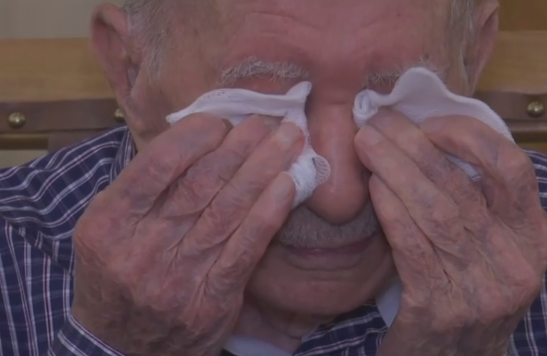 E mendonte gjithë familjen e shfarosur, i mbijetuari 102-vjeçar i Holokaustit takon për herë të parë nipin