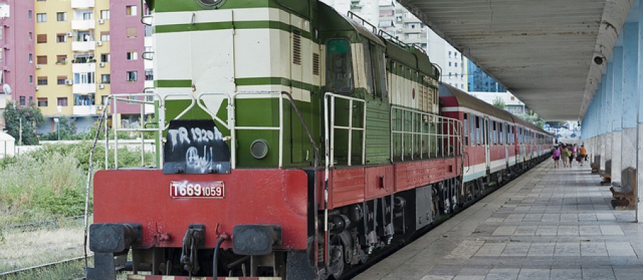 Treni do të përshkojë qytetin e Tiranës