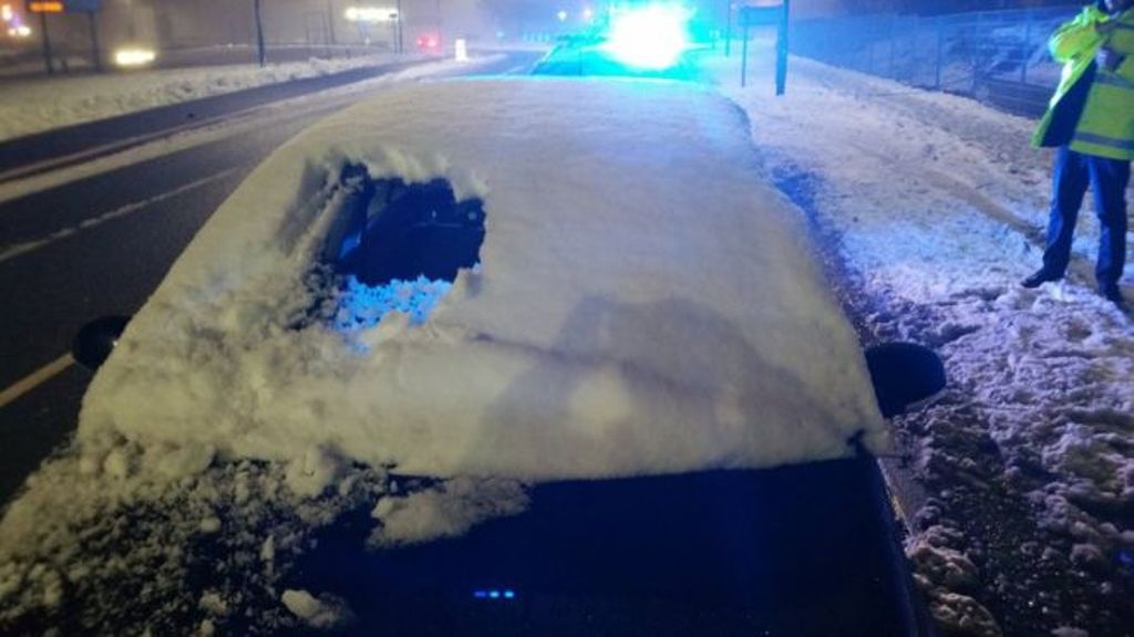 Ku shkon kështu ky shofer “i çmendur” mes dëborës? Ndërhyn policia