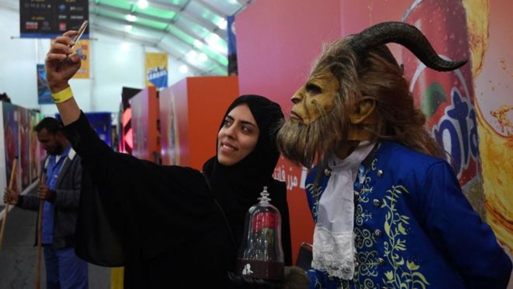Arabia Saudite do të lejojë hapjen e kinemave, ishin të ndaluara për mbi tre dekada