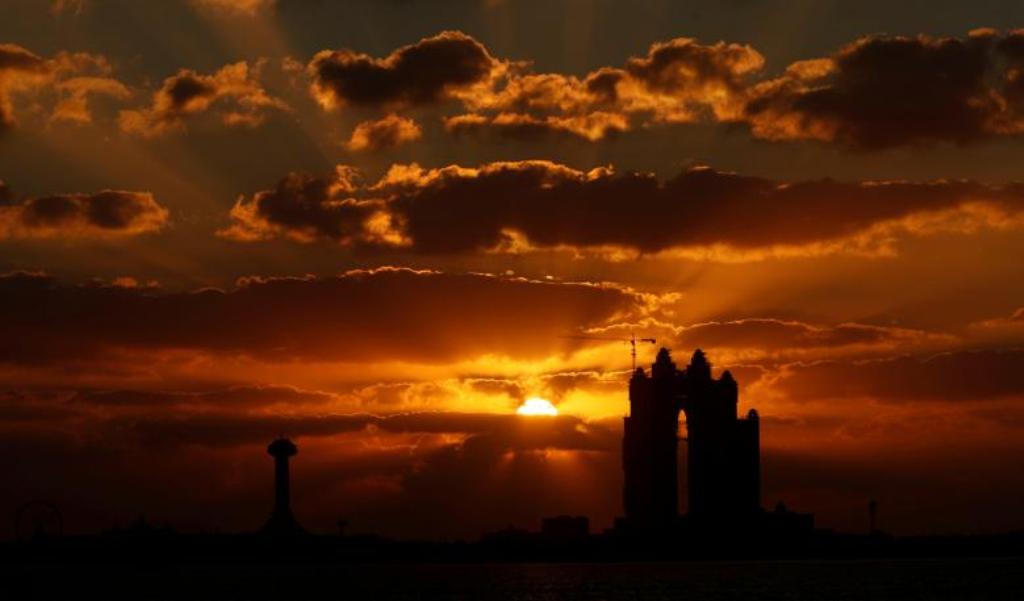 Perëndimi i diellit në Abu Dhabi, një foto spektakolare