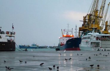 Porti i Vlorës pezullon lundrimin, agjencitë shesin bileta, pasagjerët në pritje