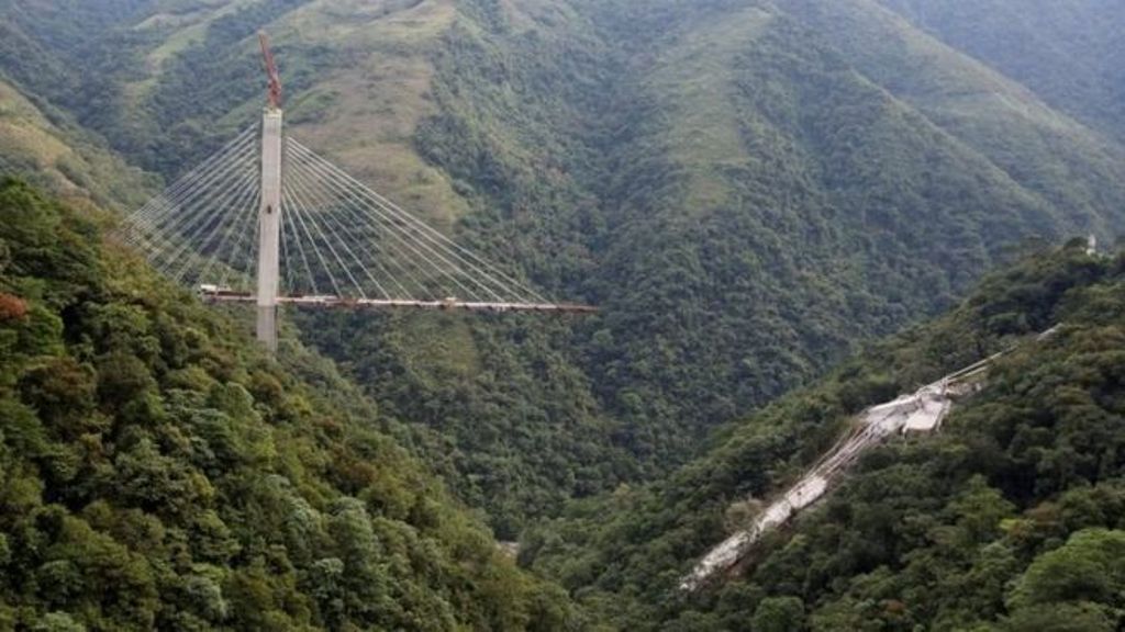 Shembet ura 450 metra e gjatë, të paktën nëntë punëtorë të vdekur