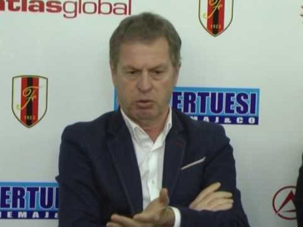 KOSOVË/ Shpëtim Duro jep dorëheqje, “presioni” për trajnerët  e Superiores 