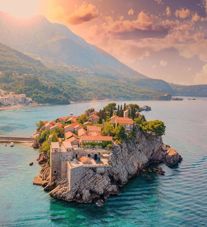 Ishulli “afër dhe larg” bregdetit shqiptar!