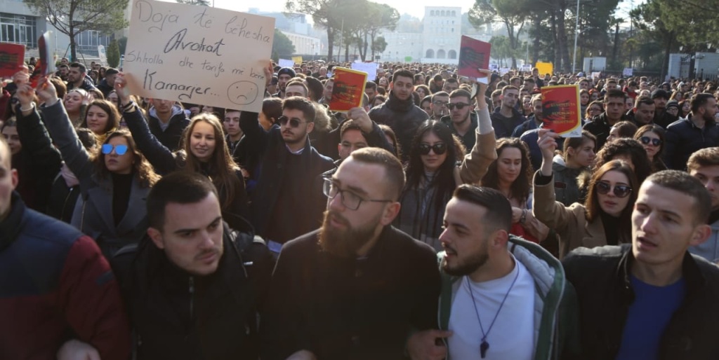 REPORTAZH/ Një ditë mes studentëve, problemet që i nxorën në protestë
