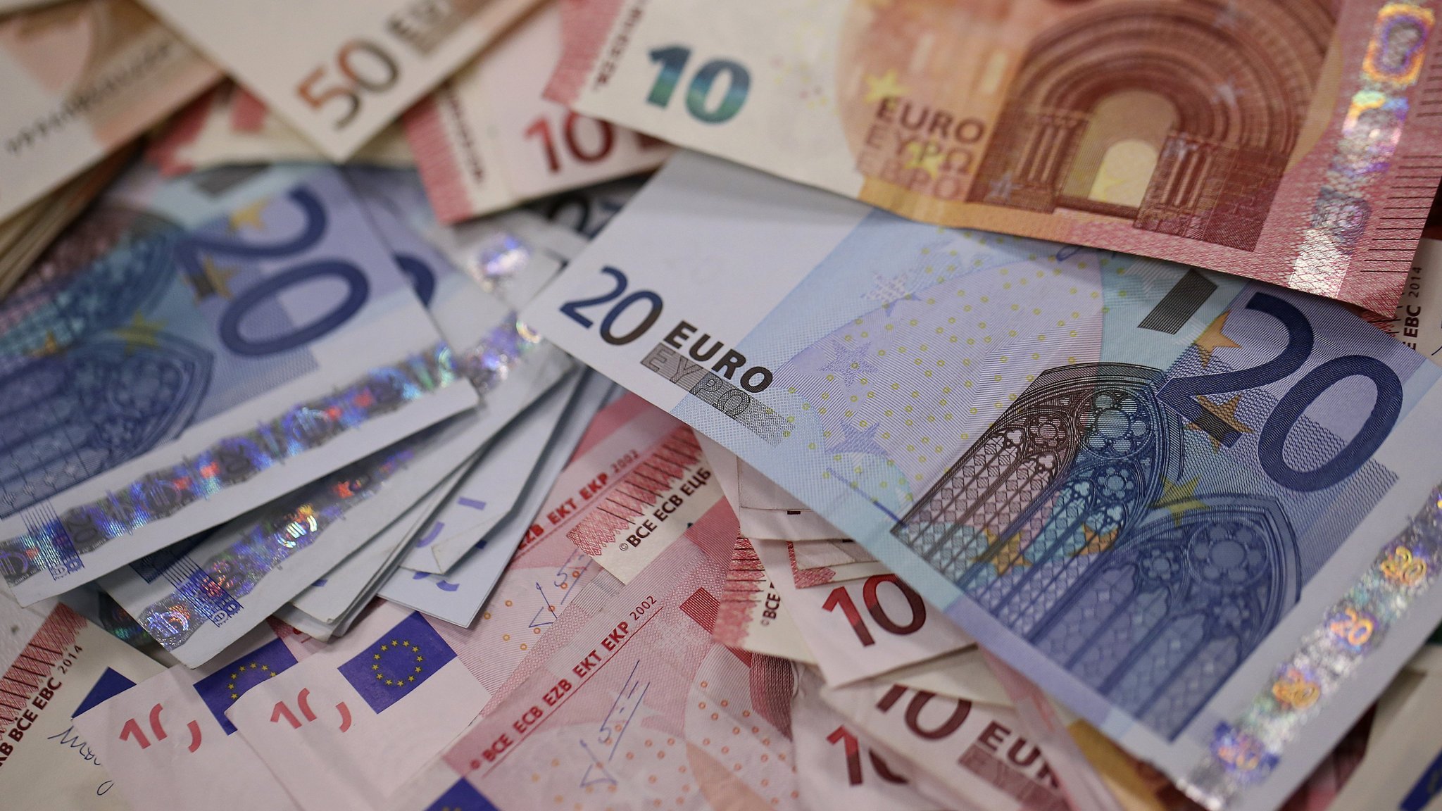 Euro depreciates, businesses and individuals complain
