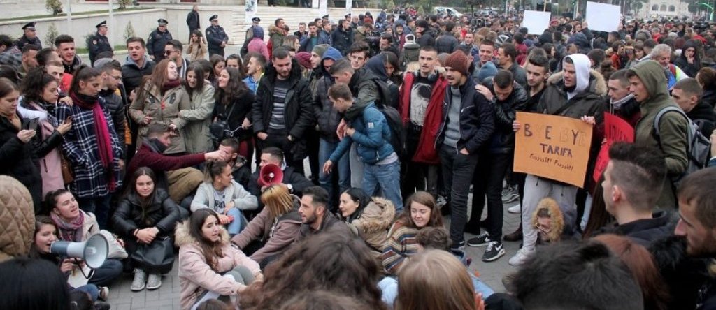 FORUM/ A janë të arsyeshme kërkesat e studentëve? Flasin për "Albanian Free Press" publicistë dhe profesorë