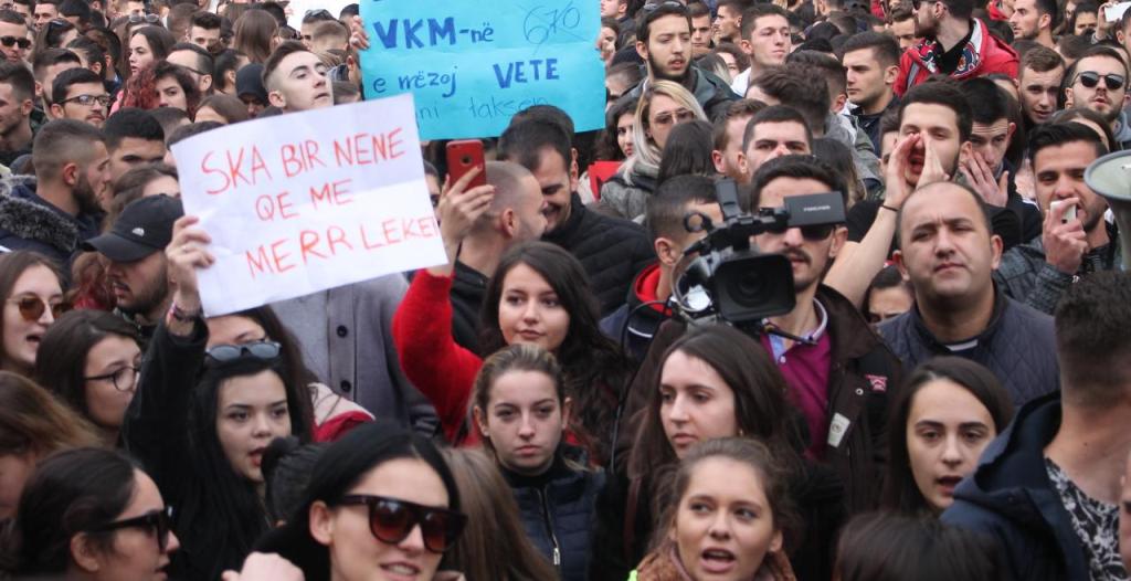 Qeveria tërhiqet nga VKM, studentët edhe sot në protestë para Kryeministrisë