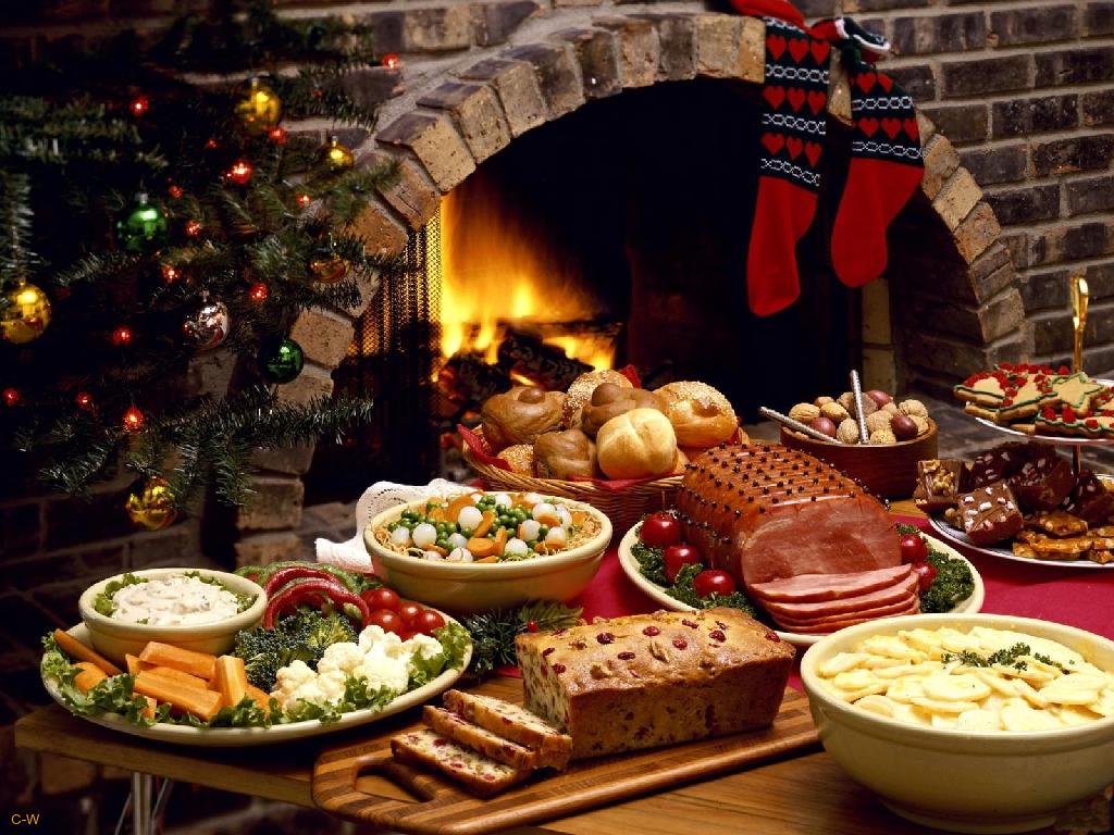 How much does it cost for Albanians to have their dinner table full during the festive season?