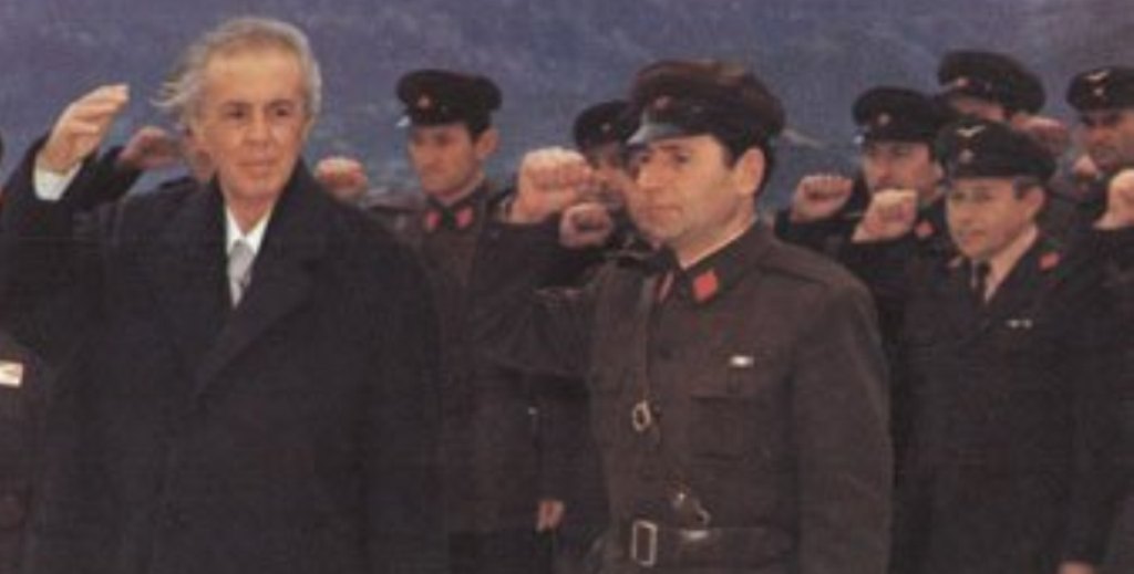 Ndërron jetë ministri i fundit komunist i Mbrojtjes, Kiço Mustaqi u ngjit në kupolë pas vdekjes së Enverit