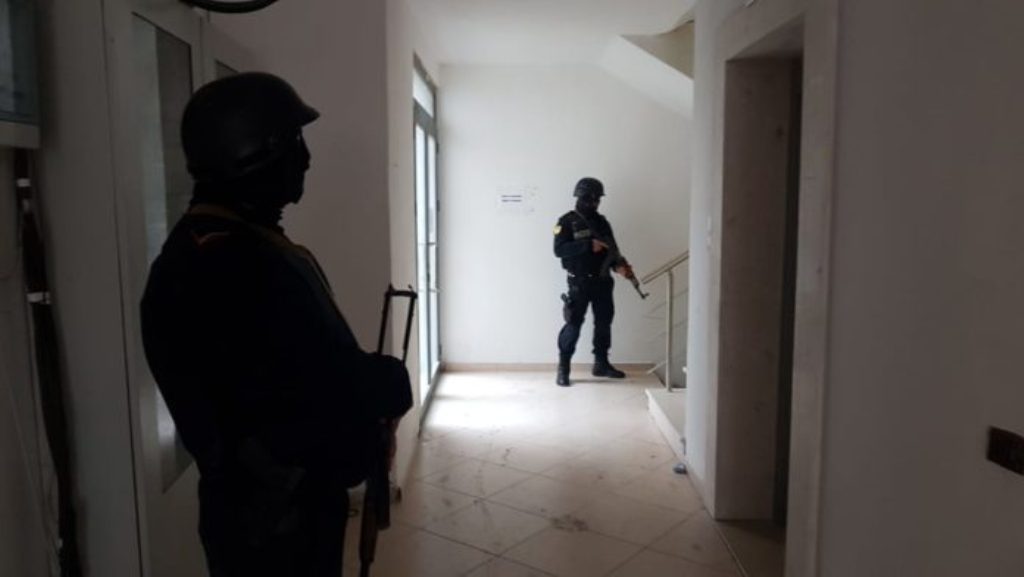 Police storm into the houses of several Appeals Court judges