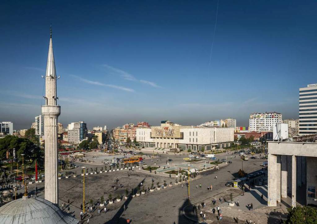 Gazetarja britanike: Ja pse Tirana është vend ideal për të kaluar Shën Valentinin?