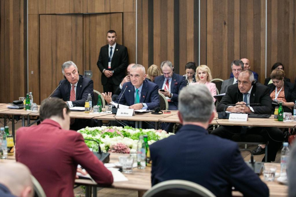 President asks Bosnia to recognize Kosovo
