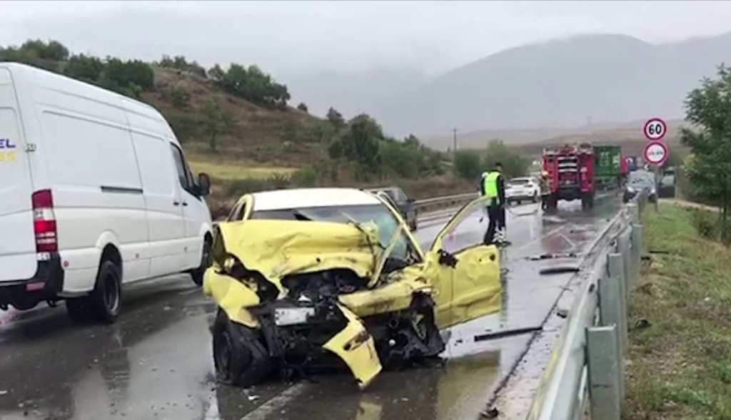 Hetimet pas aksidenti tragjik/ Në pritje të autopsisë, trupi i pajetë i taksistit grek në morgun e Tiranës