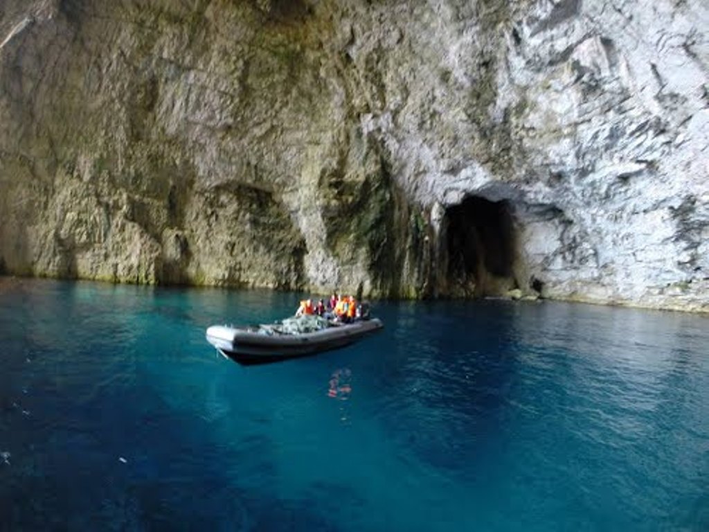 Shpella e Haxhi Aliut, shpella më e madhe e bregdetit shqiptar